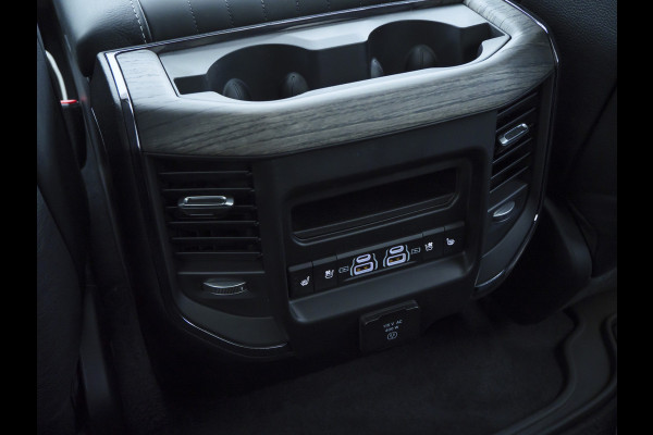 Dodge Ram | 1500 | Limited | Night | 3.0L Twin-Turbo I6 | High Output | BPM-VRIJ | Passenger Display | 14,4 Touch Screen | Harman Kardon | RAMBOX Getoonde accessoires zijn verkrijgbaar tegen meerprijs