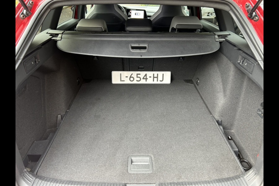 Volkswagen GOLF Variant 1.5 TSI 130pk R-Line Navi, ACC, Carplay, Trekhaak elektr. Volkswagen GOLF Variant 1.5 TSI 130pk R-Line Navi, ACC, Carplay, Trekhaak elektr.