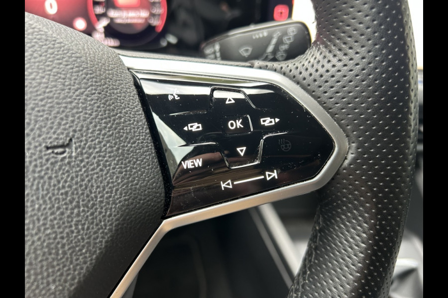 Volkswagen GOLF Variant 1.5 TSI 130pk R-Line Navi, ACC, Carplay, Trekhaak elektr. Volkswagen GOLF Variant 1.5 TSI 130pk R-Line Navi, ACC, Carplay, Trekhaak elektr.