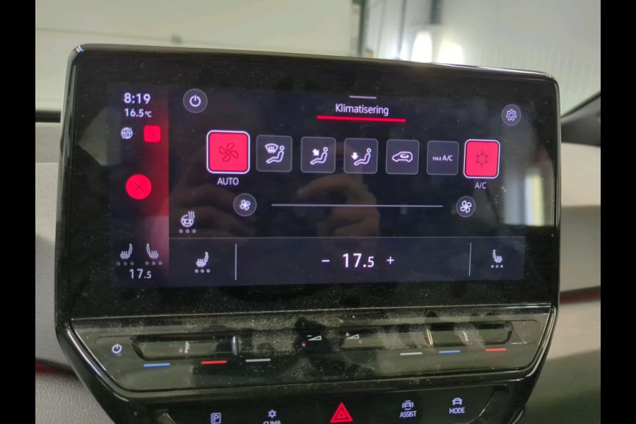 Volkswagen ID.3 Life 58 kWh Navigatie Apple Carplay/Android Auto Parkeersensoren Adaptive Cruise Control Stoel- en stuurverwarming Lichtmetalen velgen Climate Control Volkswagen ID.3 Life 58 kWh Navigatie Apple Carplay/Android Auto Parkeersensoren Adaptive Cruise Control Stoel- en stuurverwarming Lichtmetalen velgen Climate Control