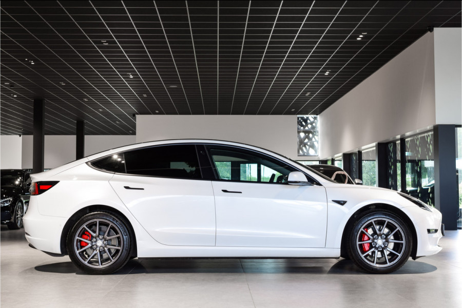 Tesla Model 3 Standard RWD Plus 60 kWh Pano|Leder|Autopilot|NL auto Tesla Model 3 Standard RWD Plus 60 kWh Pano|Leder|Autopilot|NL auto