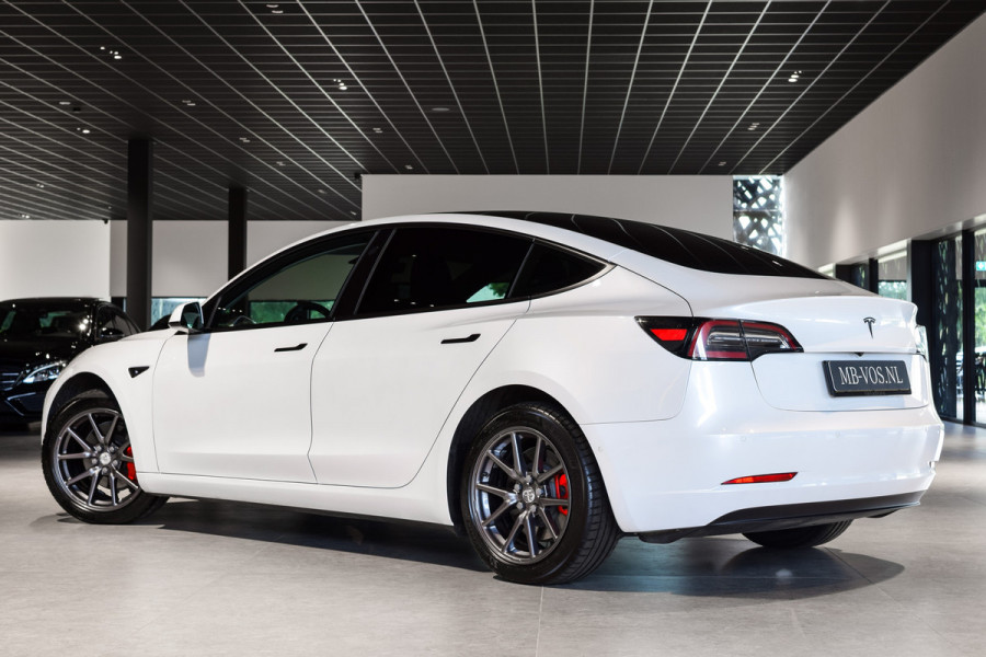 Tesla Model 3 Standard RWD Plus 60 kWh Pano|Leder|Autopilot|NL auto Tesla Model 3 Standard RWD Plus 60 kWh Pano|Leder|Autopilot|NL auto
