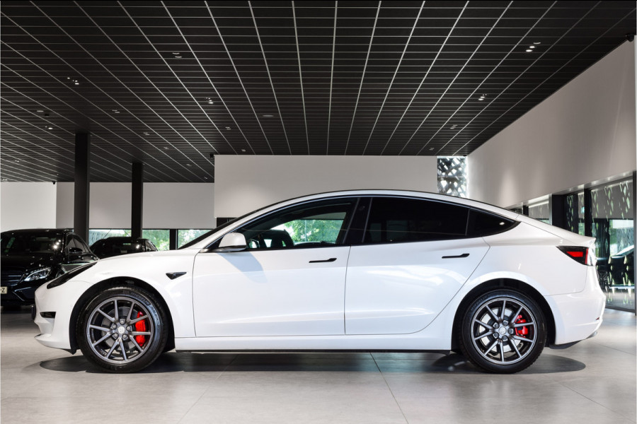 Tesla Model 3 Standard RWD Plus 60 kWh Pano|Leder|Autopilot|NL auto Tesla Model 3 Standard RWD Plus 60 kWh Pano|Leder|Autopilot|NL auto