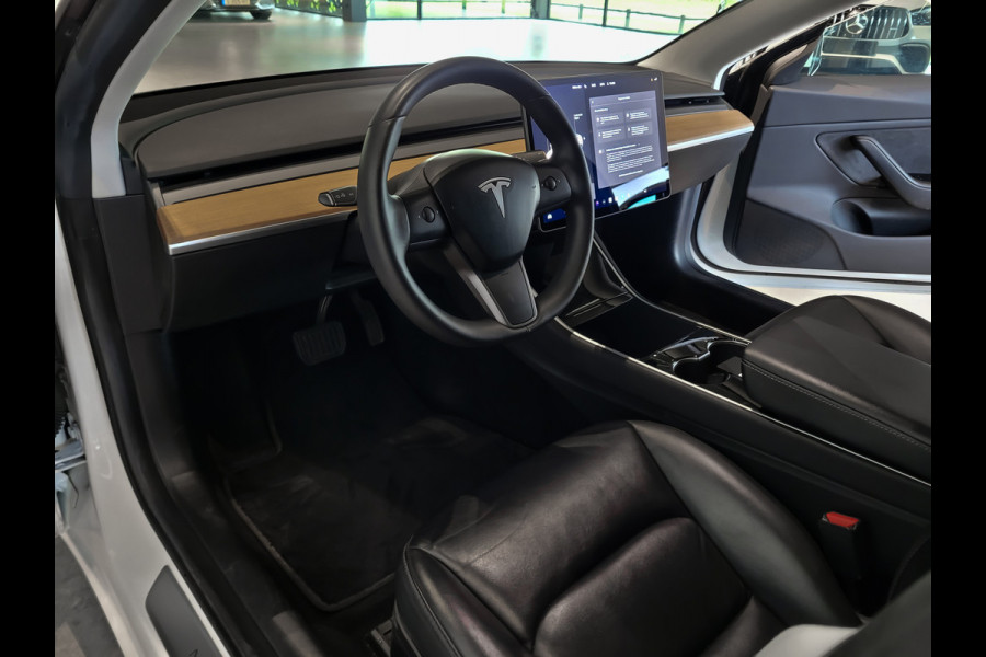 Tesla Model 3 Standard RWD Plus 60 kWh Pano|Leder|Autopilot|NL auto Tesla Model 3 Standard RWD Plus 60 kWh Pano|Leder|Autopilot|NL auto