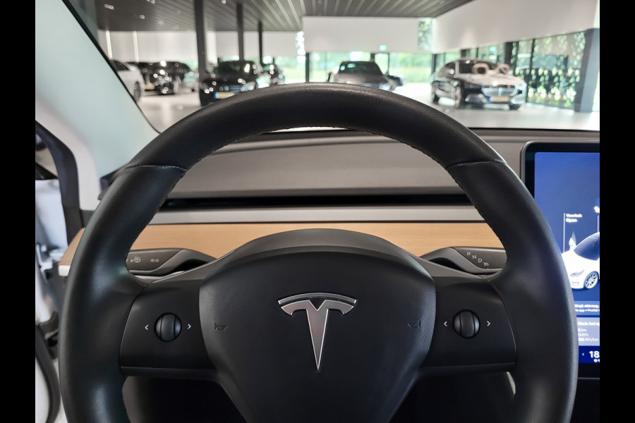 Tesla Model 3 Standard RWD Plus 60 kWh Pano|Leder|Autopilot|NL auto Tesla Model 3 Standard RWD Plus 60 kWh Pano|Leder|Autopilot|NL auto