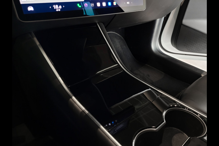 Tesla Model 3 Standard RWD Plus 60 kWh Pano|Leder|Autopilot|NL auto Tesla Model 3 Standard RWD Plus 60 kWh Pano|Leder|Autopilot|NL auto
