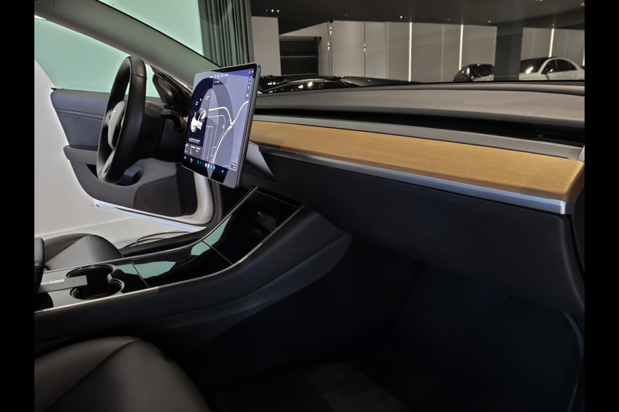 Tesla Model 3 Standard RWD Plus 60 kWh Pano|Leder|Autopilot|NL auto Tesla Model 3 Standard RWD Plus 60 kWh Pano|Leder|Autopilot|NL auto