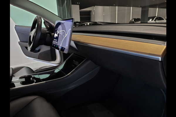 Tesla Model 3 Standard RWD Plus 60 kWh Pano|Leder|Autopilot|NL auto Tesla Model 3 Standard RWD Plus 60 kWh Pano|Leder|Autopilot|NL auto