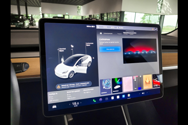 Tesla Model 3 Standard RWD Plus 60 kWh Pano|Leder|Autopilot|NL auto Tesla Model 3 Standard RWD Plus 60 kWh Pano|Leder|Autopilot|NL auto