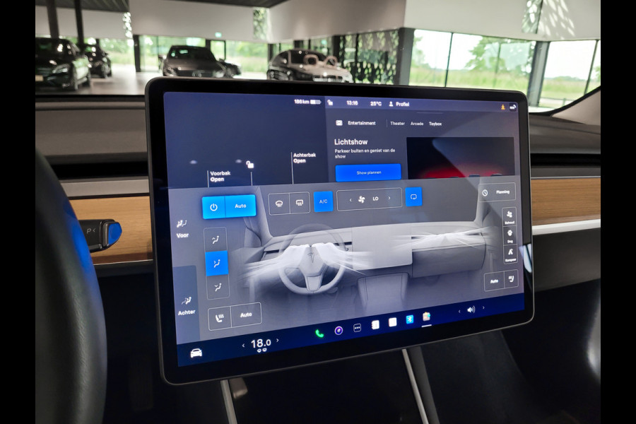 Tesla Model 3 Standard RWD Plus 60 kWh Pano|Leder|Autopilot|NL auto Tesla Model 3 Standard RWD Plus 60 kWh Pano|Leder|Autopilot|NL auto