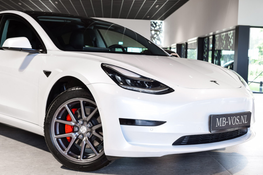 Tesla Model 3 Standard RWD Plus 60 kWh Pano|Leder|Autopilot|NL auto Tesla Model 3 Standard RWD Plus 60 kWh Pano|Leder|Autopilot|NL auto