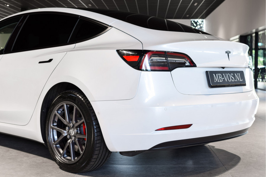 Tesla Model 3 Standard RWD Plus 60 kWh Pano|Leder|Autopilot|NL auto Tesla Model 3 Standard RWD Plus 60 kWh Pano|Leder|Autopilot|NL auto