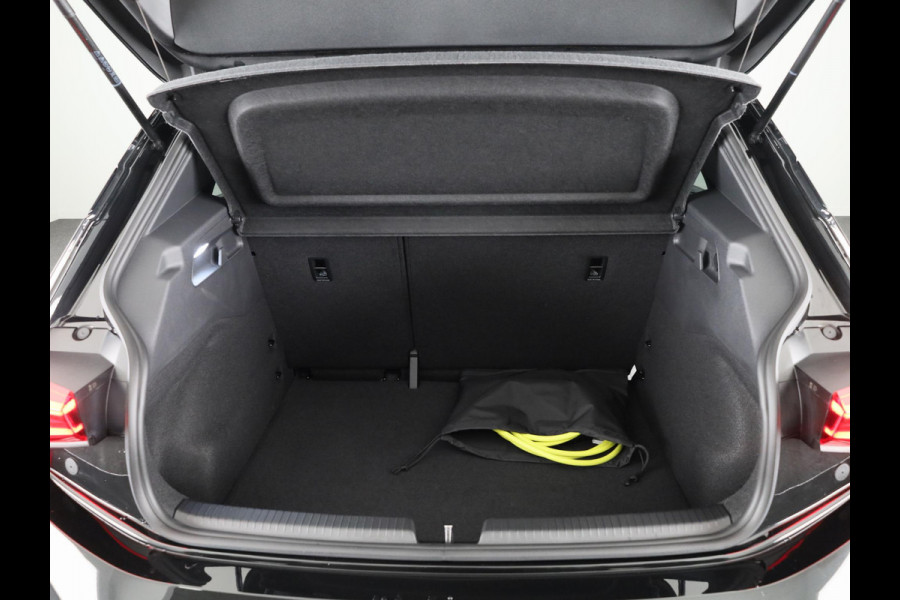 CUPRA Born Business Limited 63 kWh 232PK | Stoel & Stuurverwarming | Achteruitrijcamera | Navigatie | Keyless Entry | Draadloze Carplay en Androidauto | CUPRA Born Business Limited 63 kWh 232PK | Stoel & Stuurverwarming | Achteruitrijcamera | Navigatie | Keyless Entry | Draadloze Carplay en Androidauto |