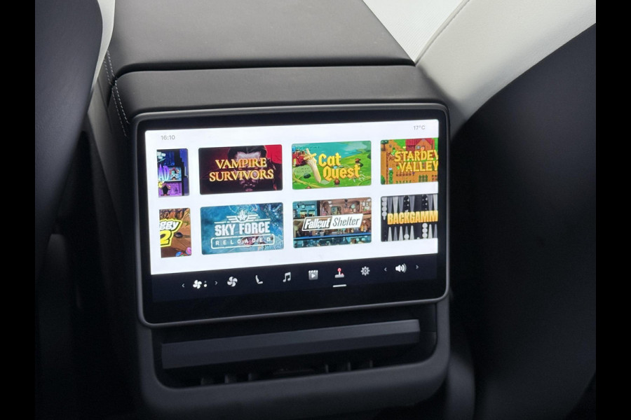 Tesla Model 3 Long Range AWD 78 kWh TREKHAAK | FULL SELFDRIVE | VOLLEDIGE FABRIEKSGARANTIE T/M 12-2027/80.000KM | AANDRIJFLIJN EN ACCU GARANTIE T/M 12-2031