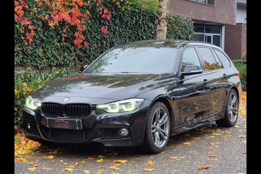 BMW 3 Serie Touring M Sport Panorama Apple CarPlay Elk. Trekhaak 6WB Dig. dash NAP NBT EVO Navi Draadloos lader BMW 3 Serie Touring M Sport Panorama Apple CarPlay Elk. Trekhaak 6WB Dig. dash NAP NBT EVO Navi Draadloos lader