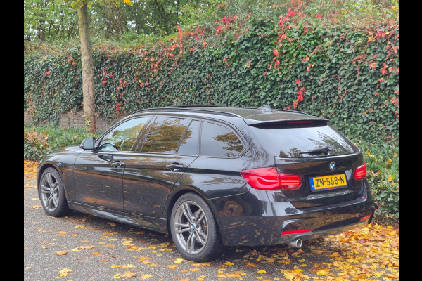 BMW 3 Serie Touring M Sport Panorama Apple CarPlay Elk. Trekhaak 6WB Dig. dash NAP NBT EVO Navi Draadloos lader BMW 3 Serie Touring M Sport Panorama Apple CarPlay Elk. Trekhaak 6WB Dig. dash NAP NBT EVO Navi Draadloos lader