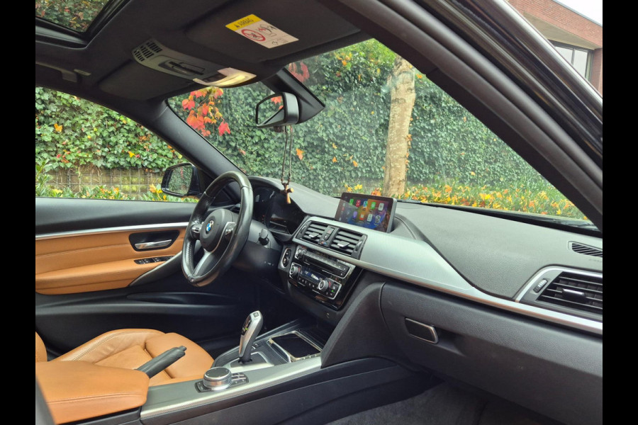 BMW 3 Serie Touring M Sport Panorama Apple CarPlay Elk. Trekhaak 6WB Dig. dash NAP NBT EVO Navi Draadloos lader BMW 3 Serie Touring M Sport Panorama Apple CarPlay Elk. Trekhaak 6WB Dig. dash NAP NBT EVO Navi Draadloos lader