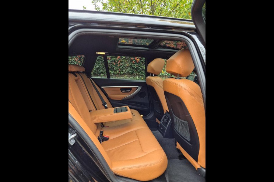 BMW 3 Serie Touring M Sport Panorama Apple CarPlay Elk. Trekhaak 6WB Dig. dash NAP NBT EVO Navi Draadloos lader BMW 3 Serie Touring M Sport Panorama Apple CarPlay Elk. Trekhaak 6WB Dig. dash NAP NBT EVO Navi Draadloos lader