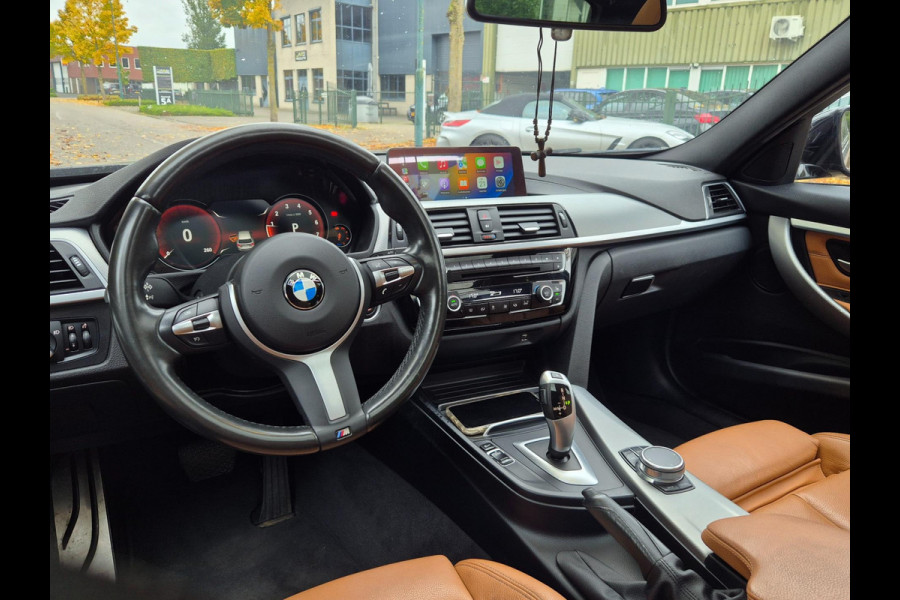 BMW 3 Serie Touring M Sport Panorama Apple CarPlay Elk. Trekhaak 6WB Dig. dash NAP NBT EVO Navi Draadloos lader BMW 3 Serie Touring M Sport Panorama Apple CarPlay Elk. Trekhaak 6WB Dig. dash NAP NBT EVO Navi Draadloos lader