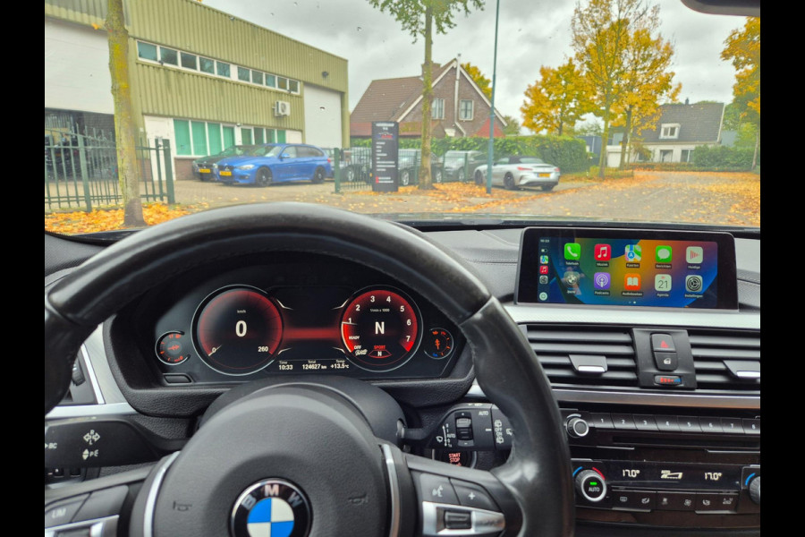 BMW 3 Serie Touring M Sport Panorama Apple CarPlay Elk. Trekhaak 6WB Dig. dash NAP NBT EVO Navi Draadloos lader BMW 3 Serie Touring M Sport Panorama Apple CarPlay Elk. Trekhaak 6WB Dig. dash NAP NBT EVO Navi Draadloos lader