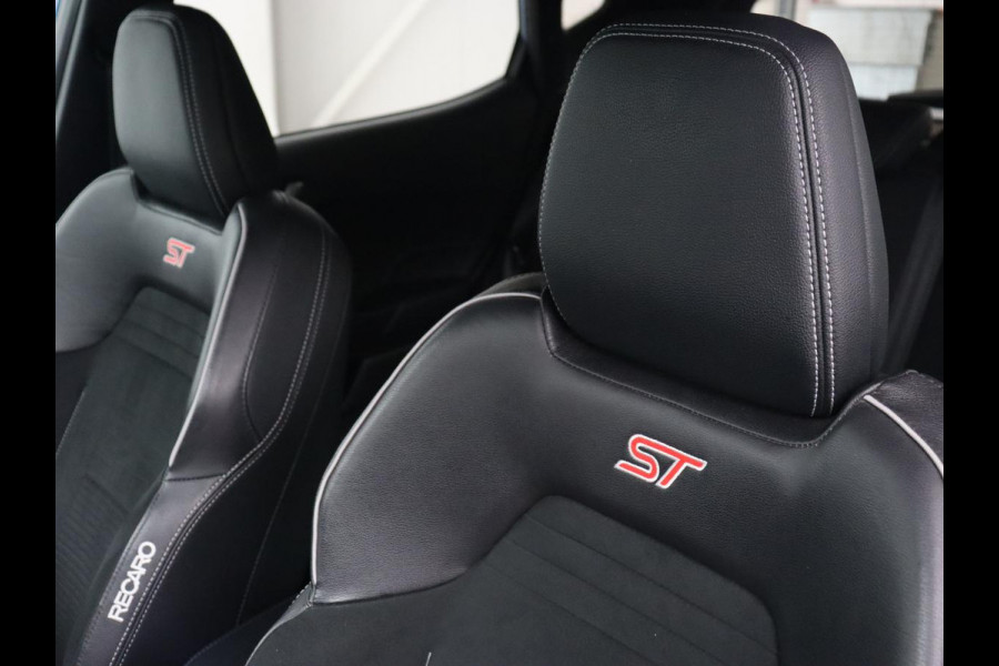Ford Fiesta 1.5 EcoBoost ST-3 | Origineel NL | 1e eigenaar | Stoelverwarming | B&O Sound | Half leder | Carplay | Navigatie | Stuurverwarming | Full LED | Parkeerhulp Ford Fiesta 1.5 EcoBoost ST-3 | Origineel NL | 1e eigenaar | Stoelverwarming | B&O Sound | Half leder | Carplay | Navigatie | Stuurverwarming | Full LED | Parkeerhulp