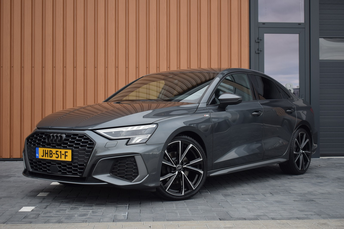 Audi A3 Limousine 35 TFSI 150pk S-tronic S-line | ACC | Carplay | Sfeer | LED | 19" Audi A3 Limousine 35 TFSI 150pk S-tronic S-line | ACC | Carplay | Sfeer | LED | 19"
