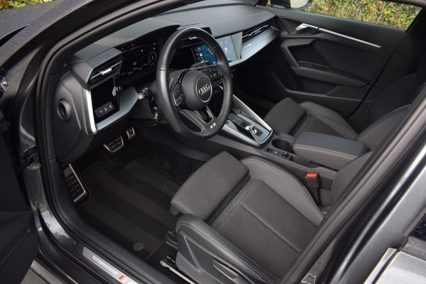 Audi A3 Limousine 35 TFSI 150pk S-tronic S-line | ACC | Carplay | Sfeer | LED | 19" Audi A3 Limousine 35 TFSI 150pk S-tronic S-line | ACC | Carplay | Sfeer | LED | 19"