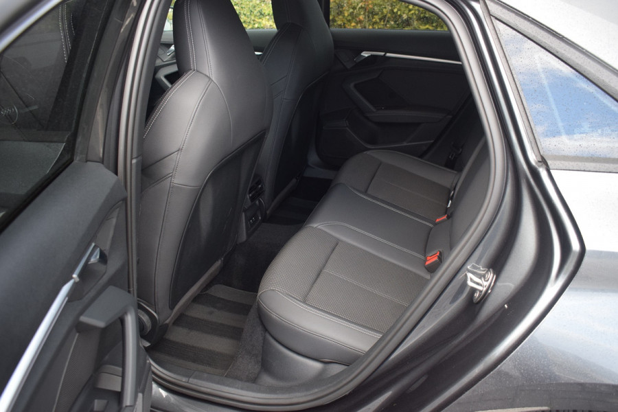 Audi A3 Limousine 35 TFSI 150pk S-tronic S-line | ACC | Carplay | Sfeer | LED | 19" Audi A3 Limousine 35 TFSI 150pk S-tronic S-line | ACC | Carplay | Sfeer | LED | 19"