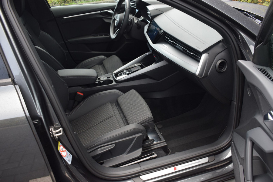 Audi A3 Limousine 35 TFSI 150pk S-tronic S-line | ACC | Carplay | Sfeer | LED | 19" Audi A3 Limousine 35 TFSI 150pk S-tronic S-line | ACC | Carplay | Sfeer | LED | 19"