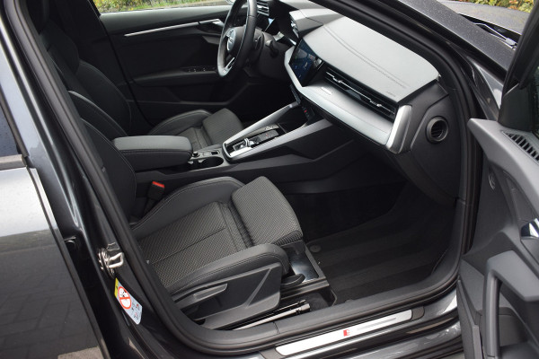 Audi A3 Limousine 35 TFSI 150pk S-tronic S-line | ACC | Carplay | Sfeer | LED | 19" Audi A3 Limousine 35 TFSI 150pk S-tronic S-line | ACC | Carplay | Sfeer | LED | 19"