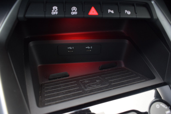 Audi A3 Limousine 35 TFSI 150pk S-tronic S-line | ACC | Carplay | Sfeer | LED | 19" Audi A3 Limousine 35 TFSI 150pk S-tronic S-line | ACC | Carplay | Sfeer | LED | 19"