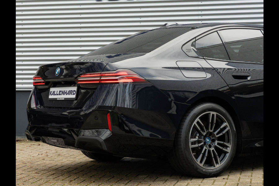 BMW i5 eDrive40 M-Sport - Onderstel Prof - Driving Ass Plus - Comfortstoelen BMW i5 eDrive40 M-Sport - Onderstel Prof - Driving Ass Plus - Comfortstoelen