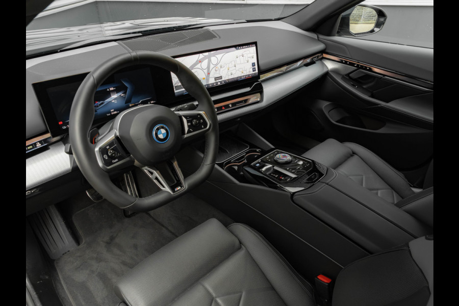 BMW i5 eDrive40 M-Sport - Onderstel Prof - Driving Ass Plus - Comfortstoelen BMW i5 eDrive40 M-Sport - Onderstel Prof - Driving Ass Plus - Comfortstoelen