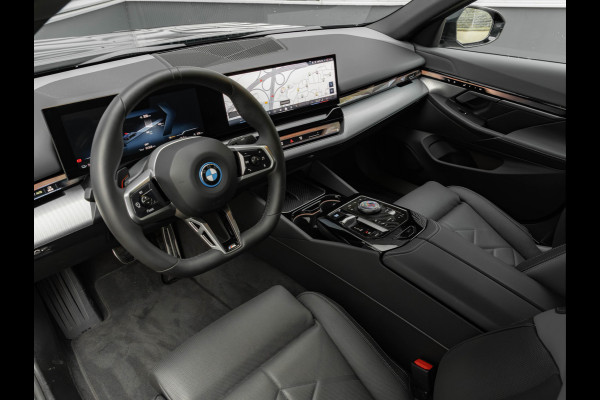 BMW i5 eDrive40 M-Sport - Onderstel Prof - Driving Ass Plus - Comfortstoelen BMW i5 eDrive40 M-Sport - Onderstel Prof - Driving Ass Plus - Comfortstoelen