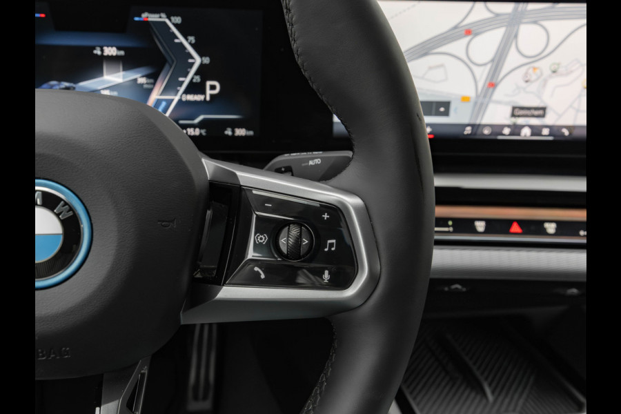 BMW i5 eDrive40 M-Sport - Onderstel Prof - Driving Ass Plus - Comfortstoelen BMW i5 eDrive40 M-Sport - Onderstel Prof - Driving Ass Plus - Comfortstoelen