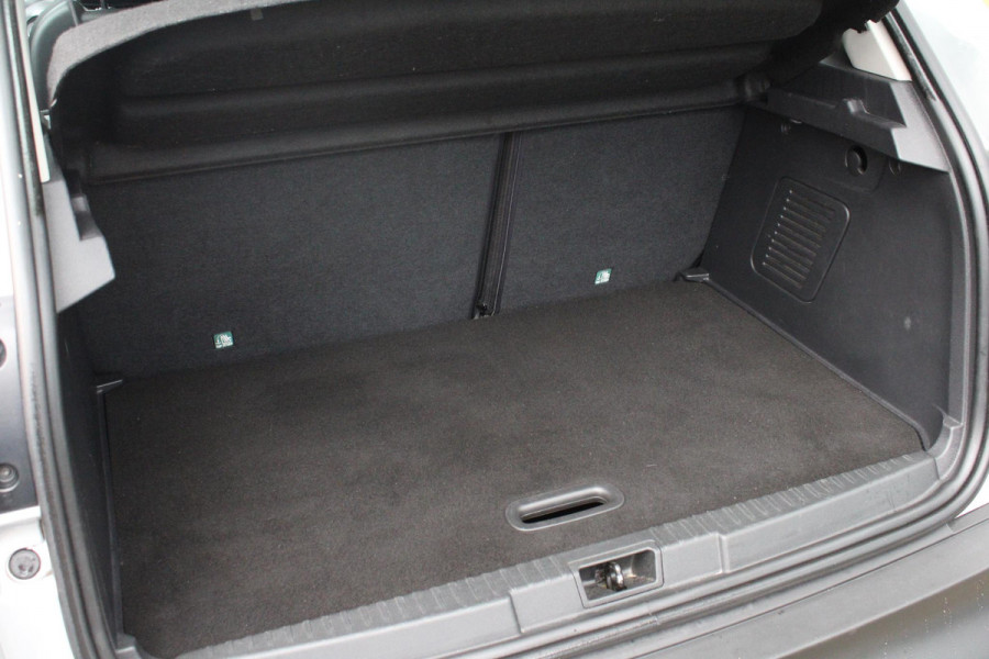 Renault Captur 0.9 TCe Intens | Trekhaak | Climate Control | Navigatie | Cruise Control | Camera | Renault Captur 0.9 TCe Intens | Trekhaak | Climate Control | Navigatie | Cruise Control | Camera |