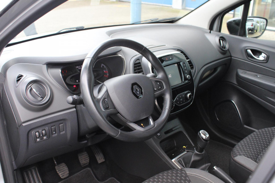 Renault Captur 0.9 TCe Intens | Trekhaak | Climate Control | Navigatie | Cruise Control | Camera | Renault Captur 0.9 TCe Intens | Trekhaak | Climate Control | Navigatie | Cruise Control | Camera |