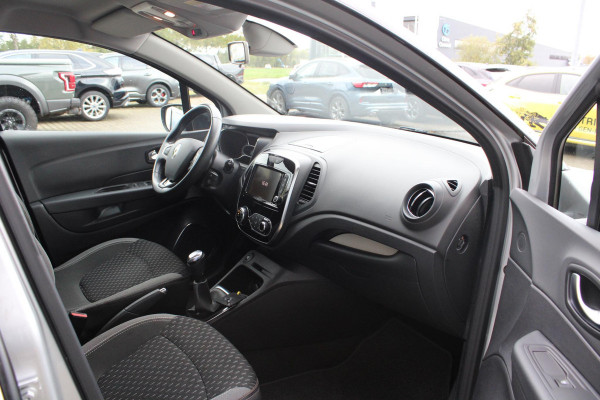 Renault Captur 0.9 TCe Intens | Trekhaak | Climate Control | Navigatie | Cruise Control | Camera | Renault Captur 0.9 TCe Intens | Trekhaak | Climate Control | Navigatie | Cruise Control | Camera |