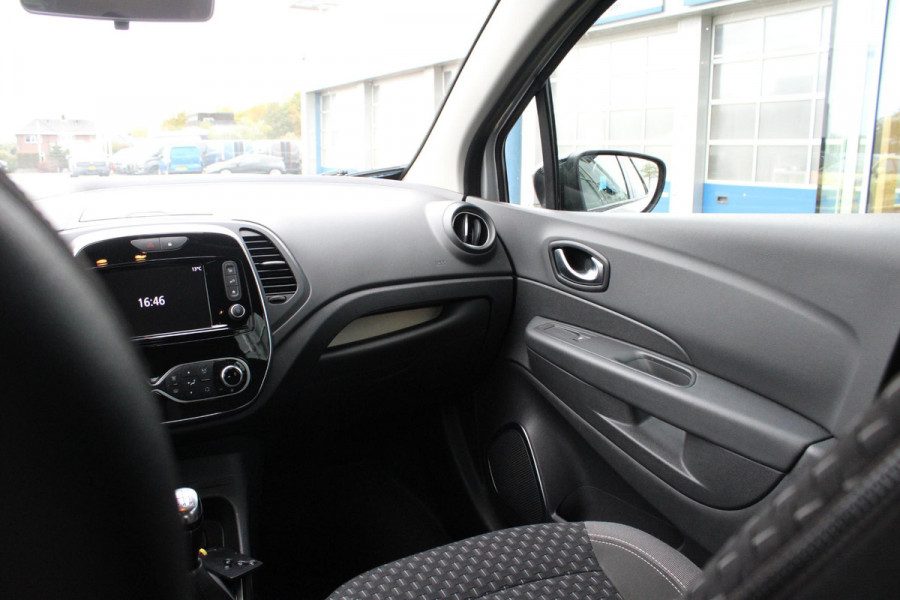 Renault Captur 0.9 TCe Intens | Trekhaak | Climate Control | Navigatie | Cruise Control | Camera | Renault Captur 0.9 TCe Intens | Trekhaak | Climate Control | Navigatie | Cruise Control | Camera |