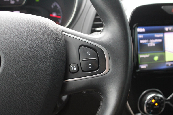 Renault Captur 0.9 TCe Intens | Trekhaak | Climate Control | Navigatie | Cruise Control | Camera | Renault Captur 0.9 TCe Intens | Trekhaak | Climate Control | Navigatie | Cruise Control | Camera |