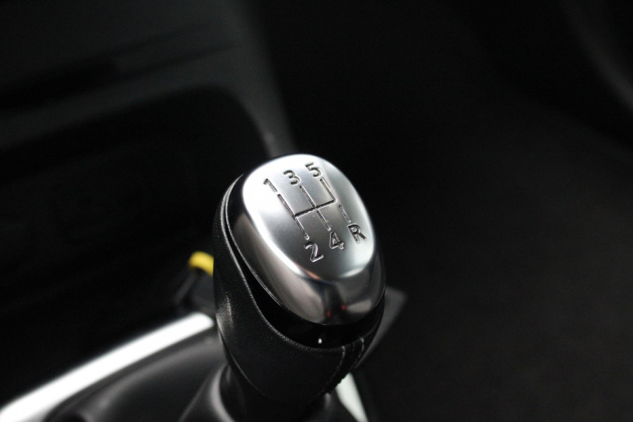 Renault Captur 0.9 TCe Intens | Trekhaak | Climate Control | Navigatie | Cruise Control | Camera | Renault Captur 0.9 TCe Intens | Trekhaak | Climate Control | Navigatie | Cruise Control | Camera |