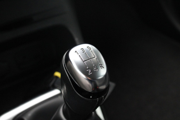 Renault Captur 0.9 TCe Intens | Trekhaak | Climate Control | Navigatie | Cruise Control | Camera | Renault Captur 0.9 TCe Intens | Trekhaak | Climate Control | Navigatie | Cruise Control | Camera |