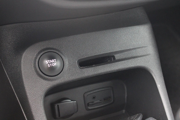 Renault Captur 0.9 TCe Intens | Trekhaak | Climate Control | Navigatie | Cruise Control | Camera | Renault Captur 0.9 TCe Intens | Trekhaak | Climate Control | Navigatie | Cruise Control | Camera |