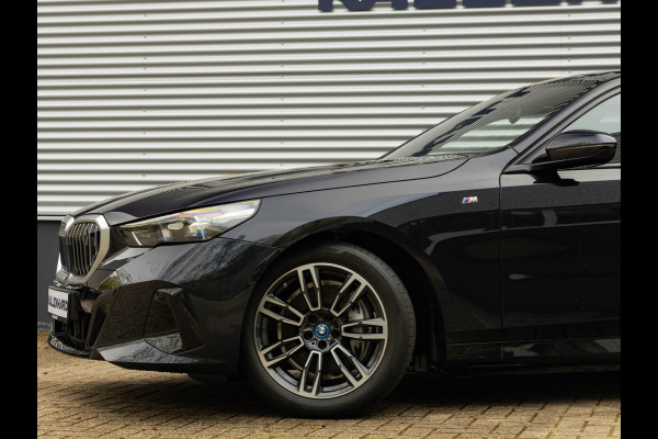 BMW i5 eDrive40 M-Sport - Onderstel Prof - Driving Ass Plus - Comfortstoelen BMW i5 eDrive40 M-Sport - Onderstel Prof - Driving Ass Plus - Comfortstoelen