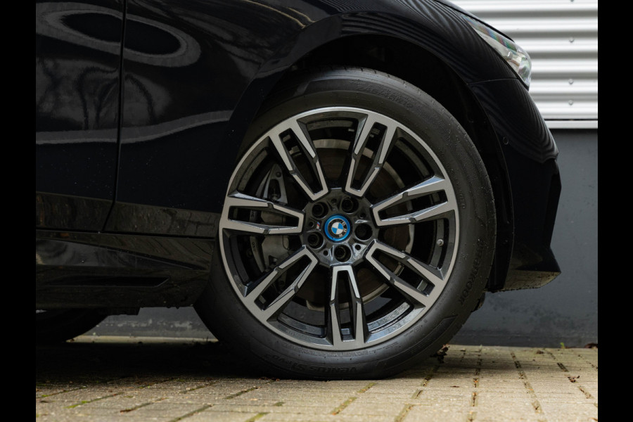 BMW i5 eDrive40 M-Sport - Onderstel Prof - Driving Ass Plus - Comfortstoelen BMW i5 eDrive40 M-Sport - Onderstel Prof - Driving Ass Plus - Comfortstoelen