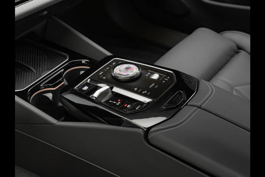 BMW i5 eDrive40 M-Sport - Onderstel Prof - Driving Ass Plus - Comfortstoelen BMW i5 eDrive40 M-Sport - Onderstel Prof - Driving Ass Plus - Comfortstoelen