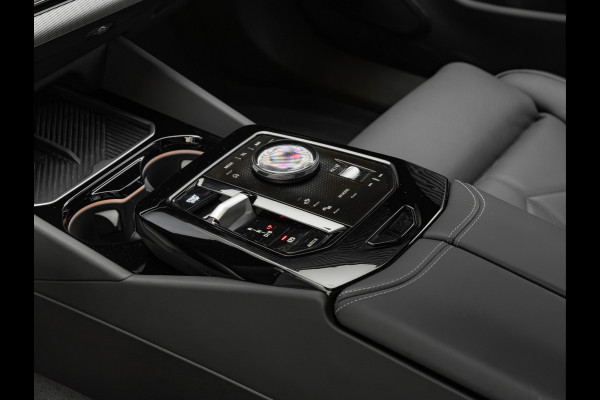 BMW i5 eDrive40 M-Sport - Onderstel Prof - Driving Ass Plus - Comfortstoelen BMW i5 eDrive40 M-Sport - Onderstel Prof - Driving Ass Plus - Comfortstoelen