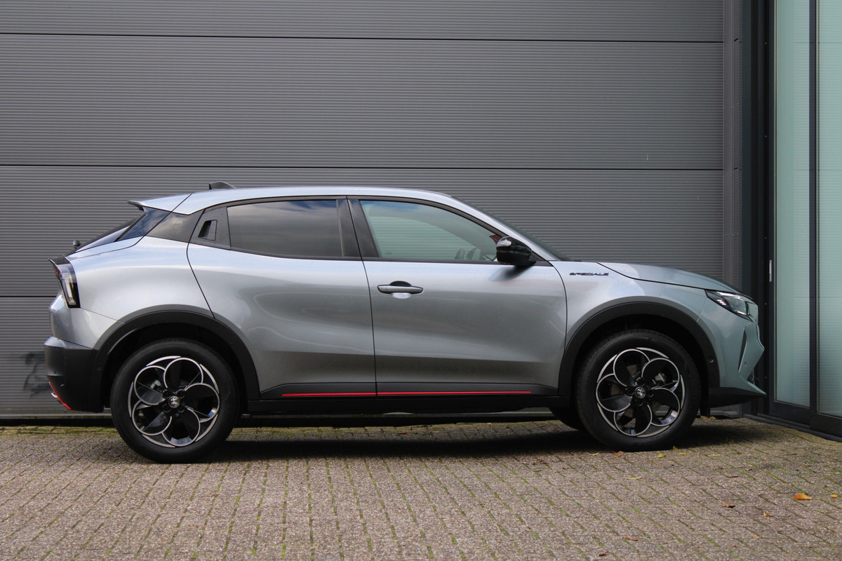 Alfa Romeo junior 1.2 Turbo Hybrid Ibrida Speciale | Direct beschikbaar | Navigatie | Adaptieve Cruise | Led | Camera | Stoelverwarming Alfa Romeo junior 1.2 Turbo Hybrid Ibrida Speciale | Direct beschikbaar | Navigatie | Adaptieve Cruise | Led | Camera | Stoelverwarming