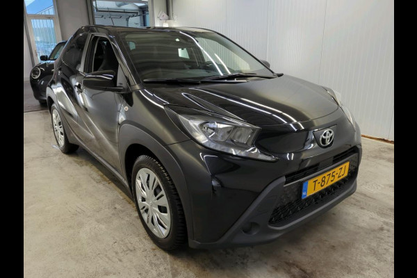 Toyota Aygo X 1.0 VVT-i MT Play Navigatie Apple Carplay/Android Auto Camera Adaptive Cruise Control Airco Toyota Aygo X 1.0 VVT-i MT Play Navigatie Apple Carplay/Android Auto Camera Adaptive Cruise Control Airco