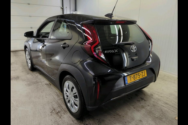 Toyota Aygo X 1.0 VVT-i MT Play Navigatie Apple Carplay/Android Auto Camera Adaptive Cruise Control Airco Toyota Aygo X 1.0 VVT-i MT Play Navigatie Apple Carplay/Android Auto Camera Adaptive Cruise Control Airco